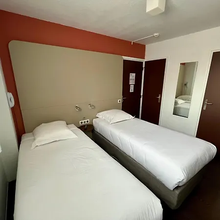 Hotel Centre Le Comte Rouge 2*