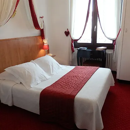 Centre Le Comte Rouge 酒店 2*