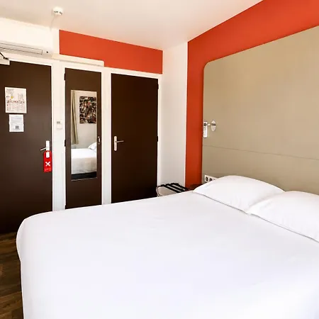 Centre Le Comte Rouge Hotel