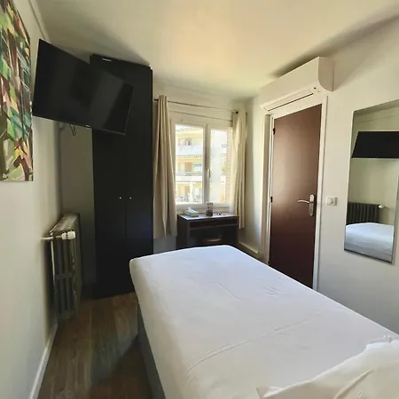 Centre Le Comte Rouge Hotel 2*
