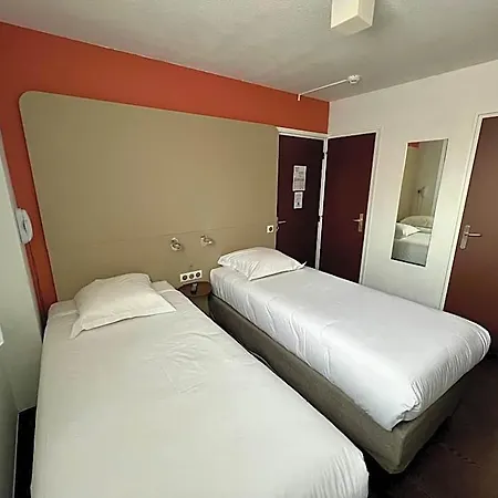 Centre Le Comte Rouge Hotel 2*