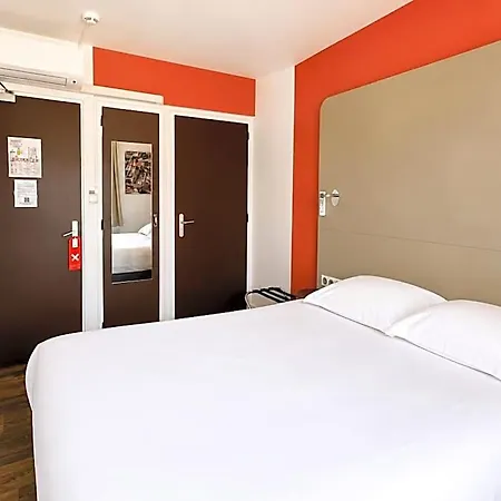 Hotel Centre Le Comte Rouge 2*