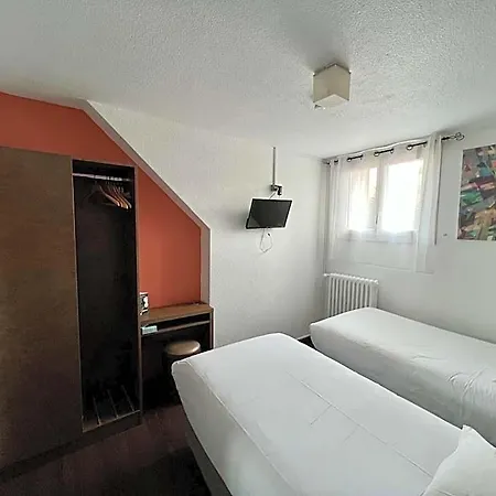 Centre Le Comte Rouge Hotel 2*