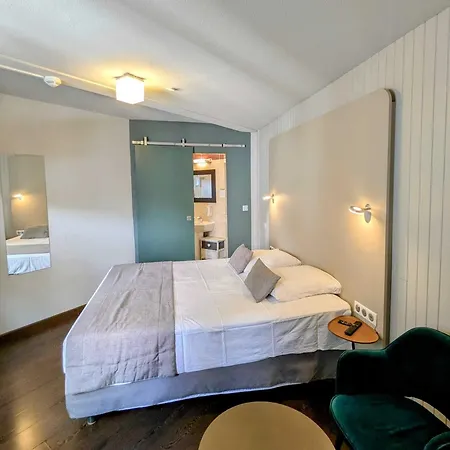 Centre Le Comte Rouge Hotel