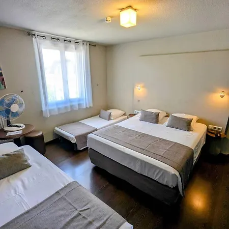 Centre Le Comte Rouge Hotel 2*