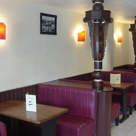 Centre Le Comte Rouge 2*