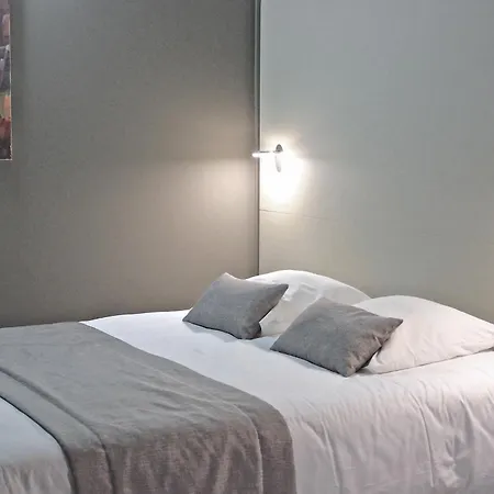 Centre Le Comte Rouge 2*