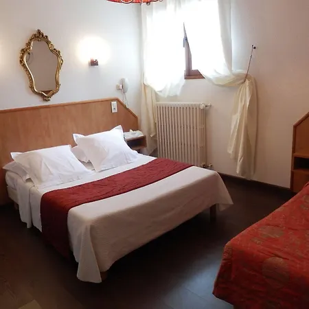 Le Comte Rouge Hotel