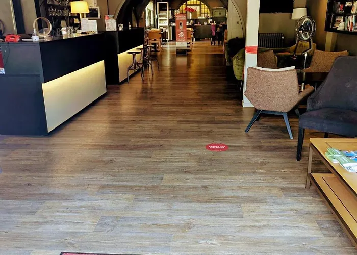 Centre Le Comte Rouge Hotel 2*