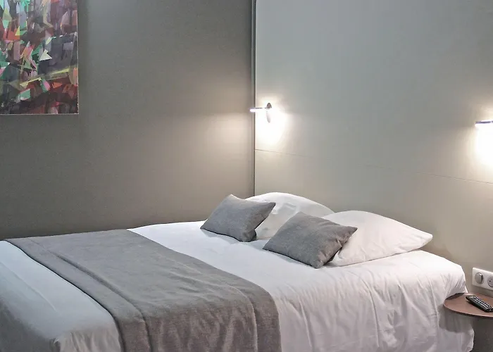 Centre Le Comte Rouge Hotel 2*