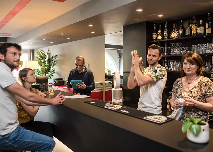 Centre Le Comte Rouge Hotel 2*